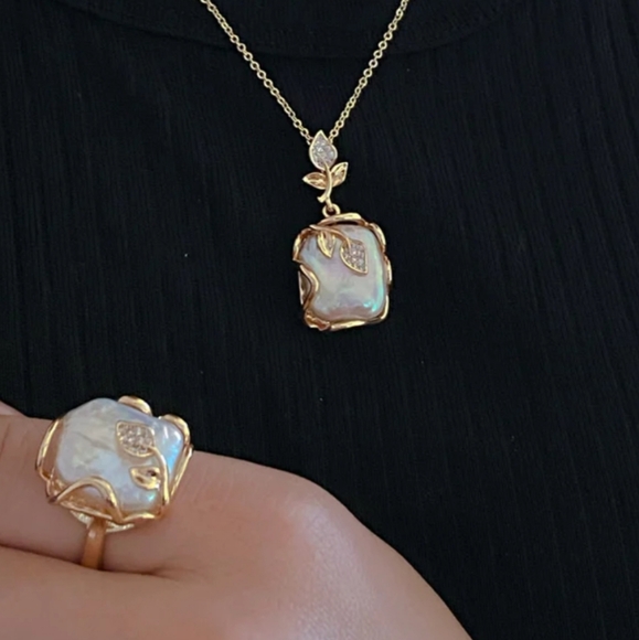 Handcrafted Artistic Natural Freshwater Baroque Pearl Set. - Picture 3 of 8